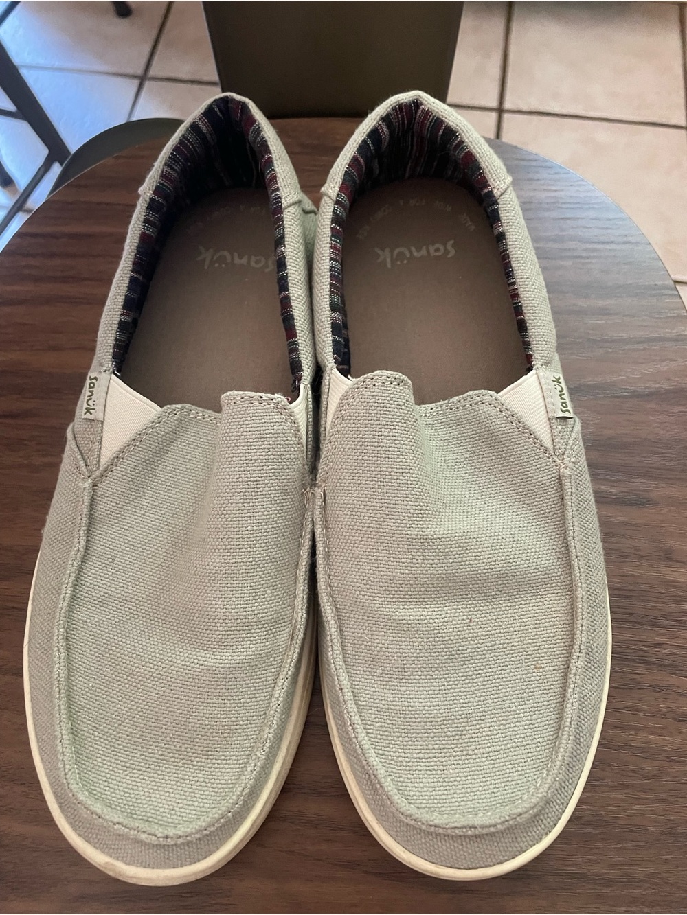 Men’s Sanuk Canvas Slip On Shoes Gray Tan size 8
